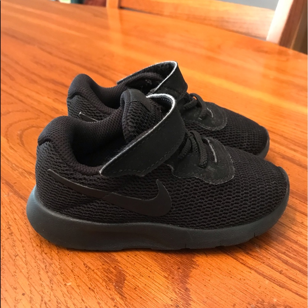 Boys Nike tennis shoes